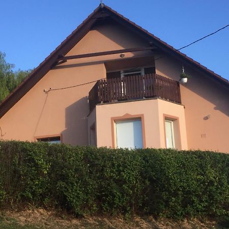 Baranya Apartman Ata Экстерьер фото