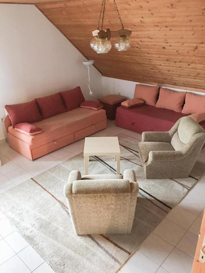 Baranya Apartman Ata Экстерьер фото