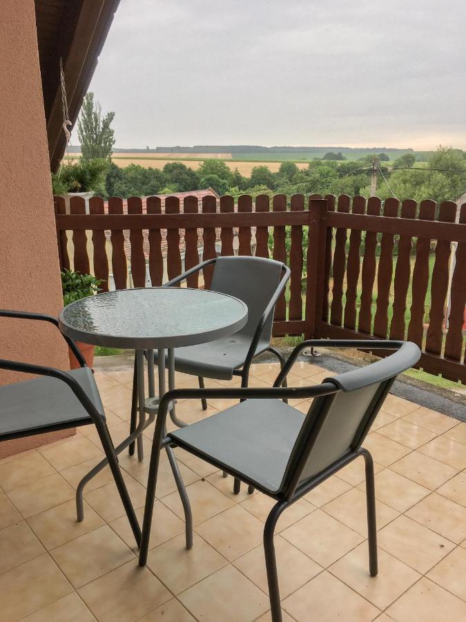 Baranya Apartman Ata Экстерьер фото