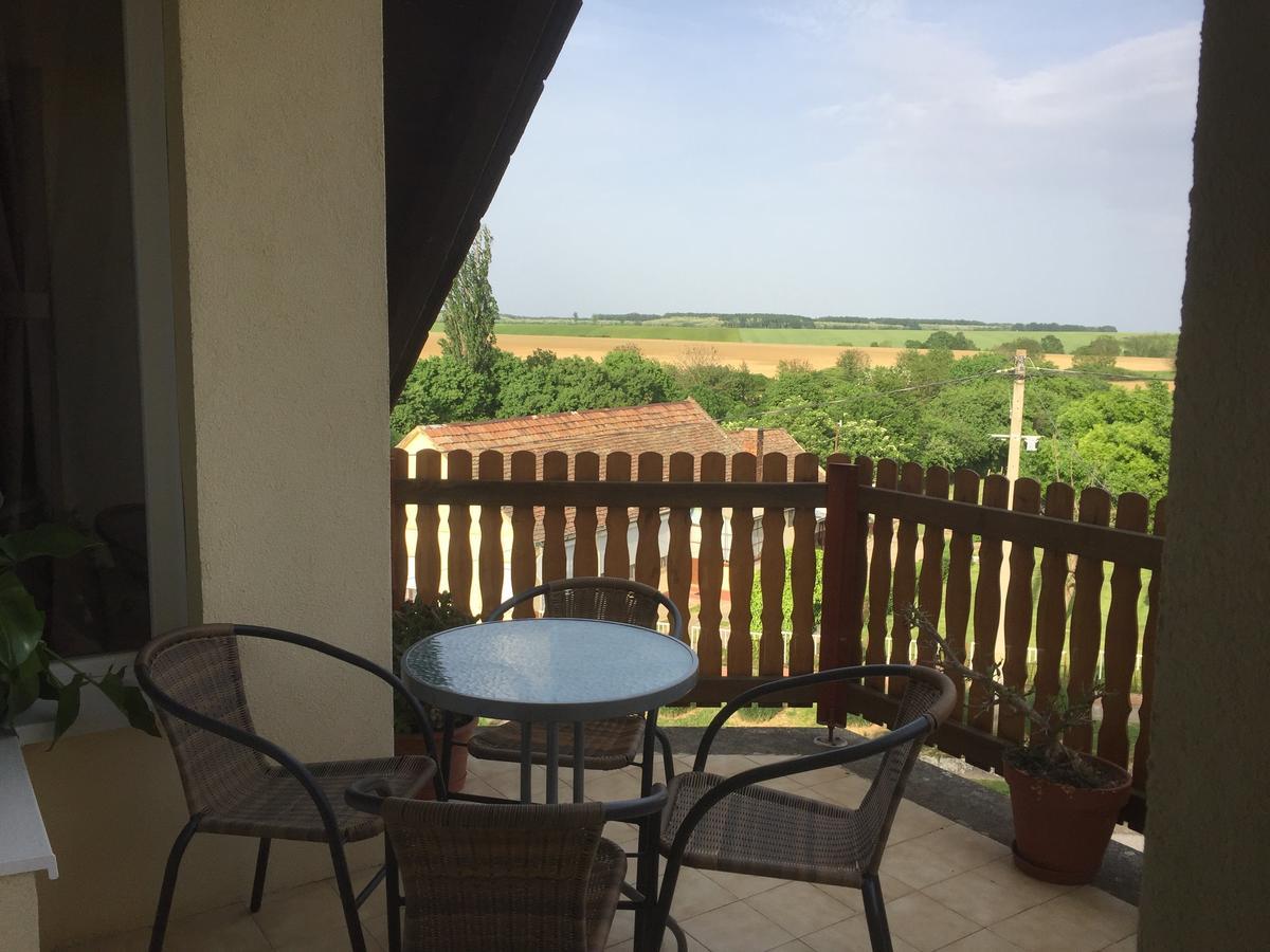 Baranya Apartman Ata Экстерьер фото