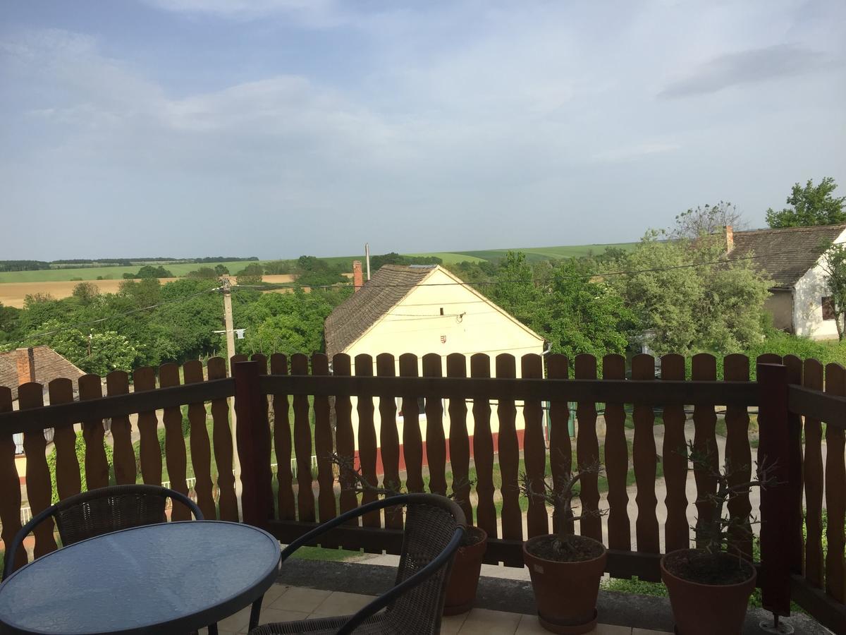 Baranya Apartman Ata Экстерьер фото