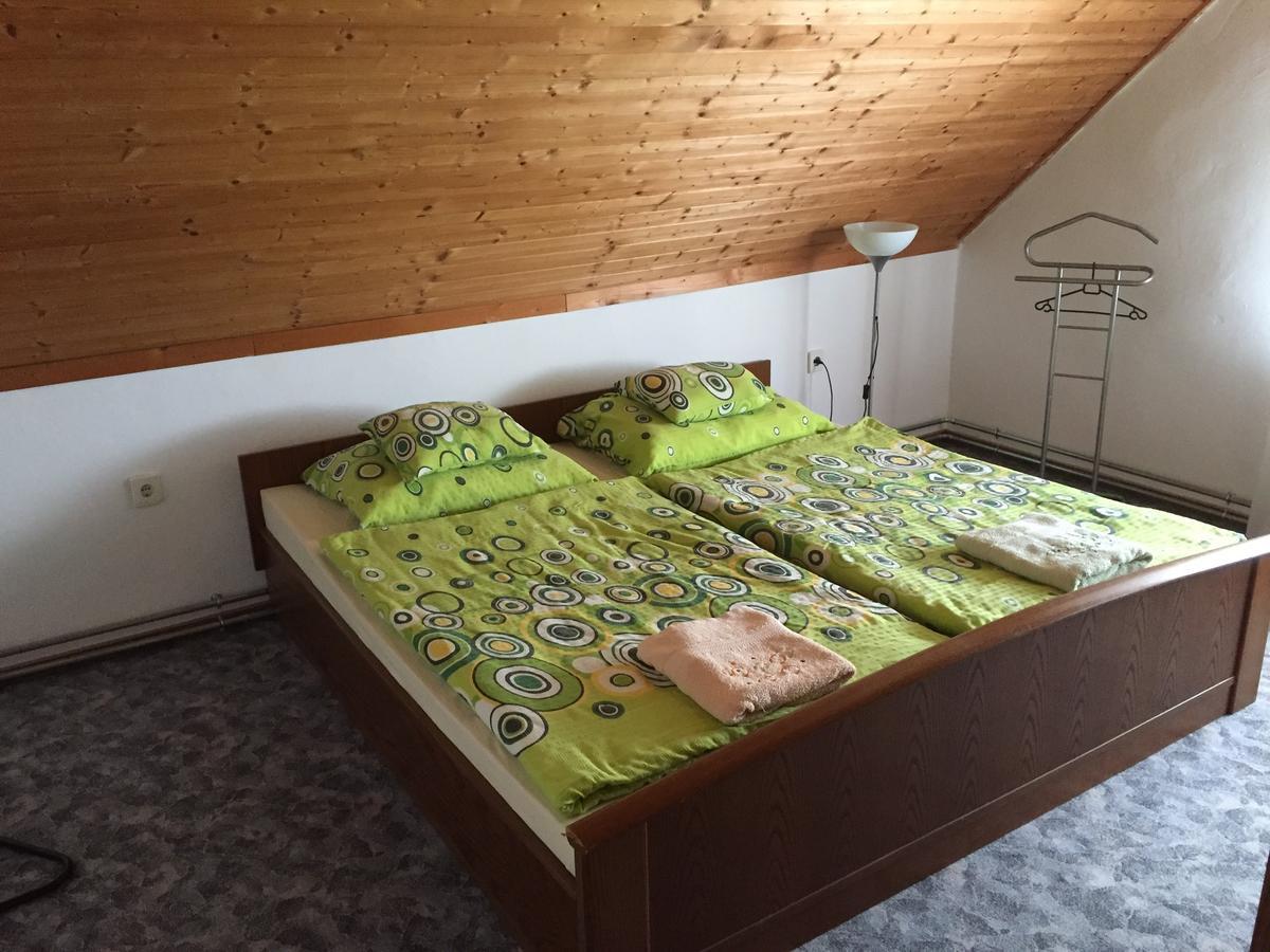 Baranya Apartman Ata Экстерьер фото